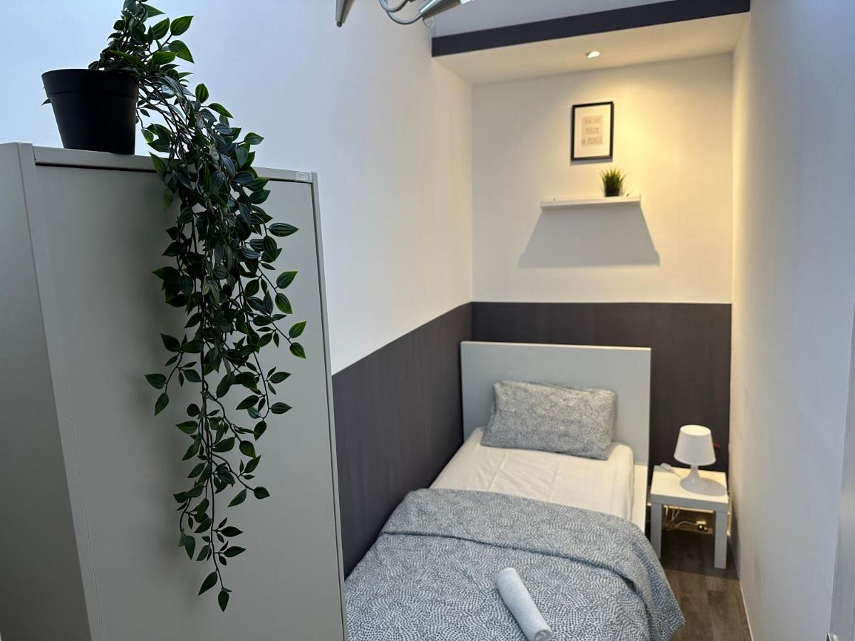 Traveller Partition In Al Barsha 1 Near Metro Проживання в сім'ї