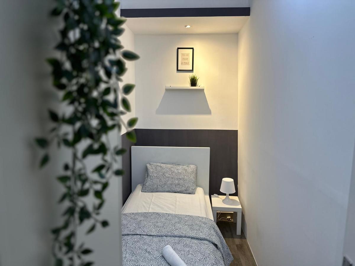 Проживання в сім'ї Traveller Partition In Al Barsha 1 Near Metro